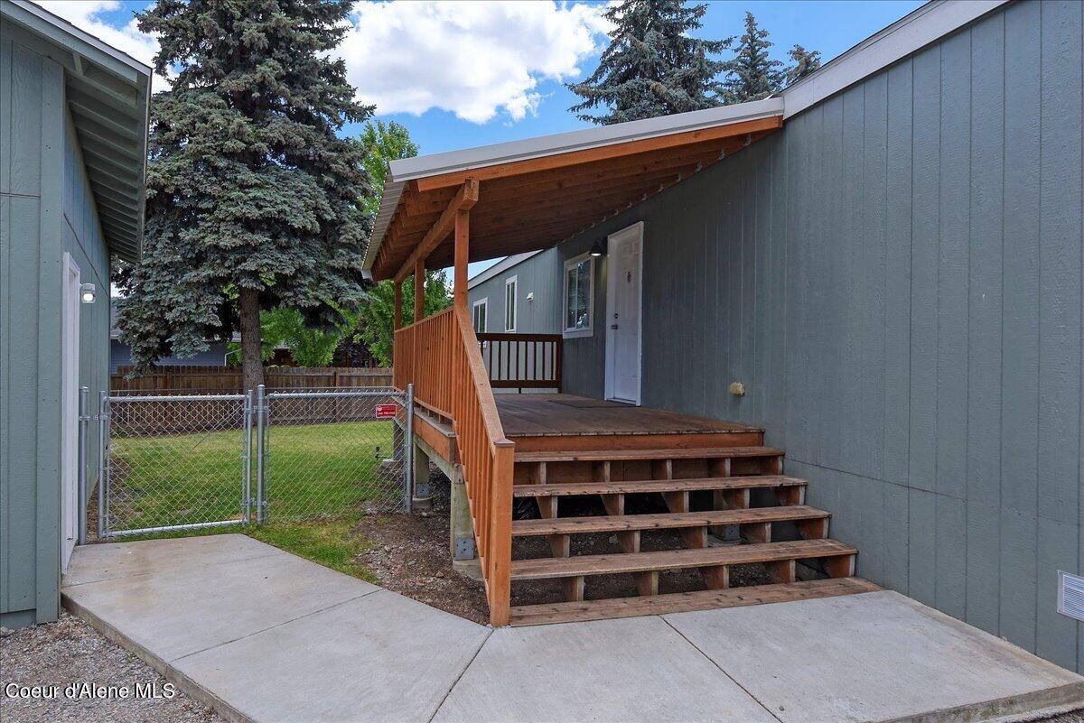 8747 North Starr Loop, Hayden, ID 83835