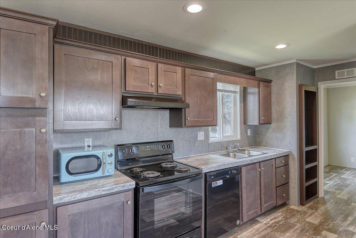 8747 North Starr Loop, Hayden, ID 83835