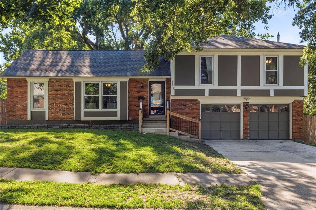 12819 Cambridge Avenue, Grandview, MO 64030