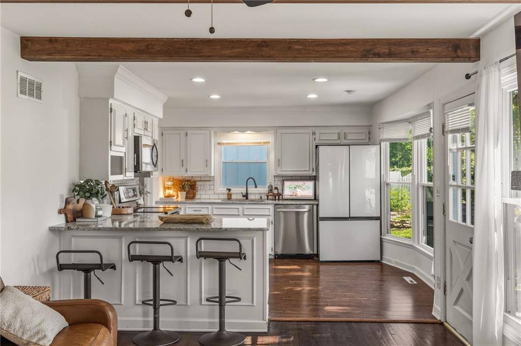 12819 Cambridge Avenue, Grandview, MO 64030