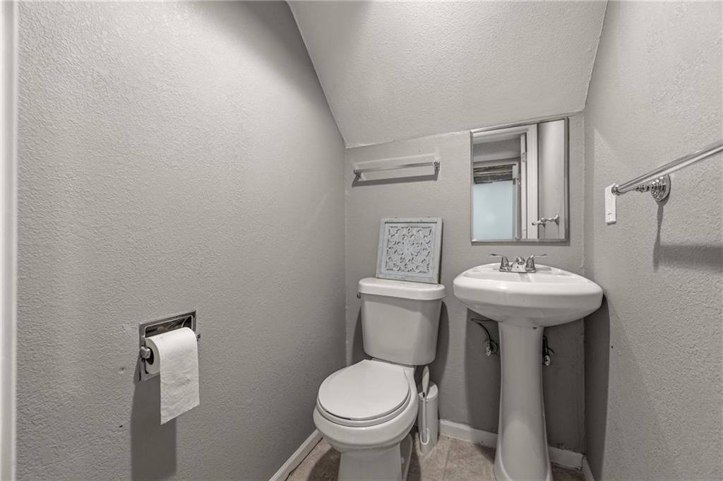 12819 Cambridge Avenue, Grandview, MO 64030