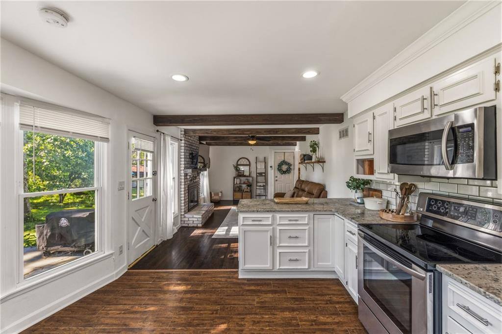 12819 Cambridge Avenue, Grandview, MO 64030
