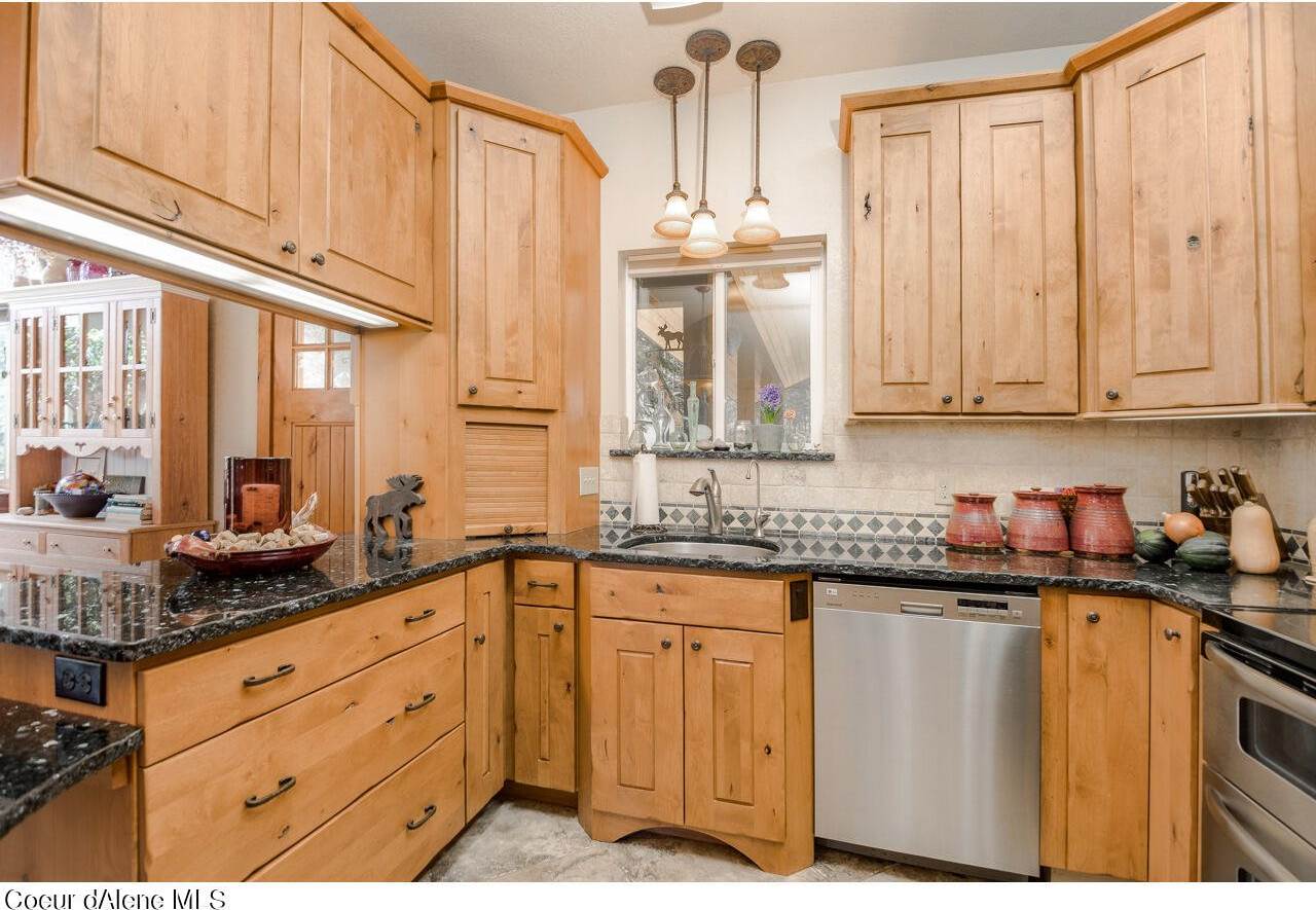 762 Geenen Rd., Cocolalla, ID 83813