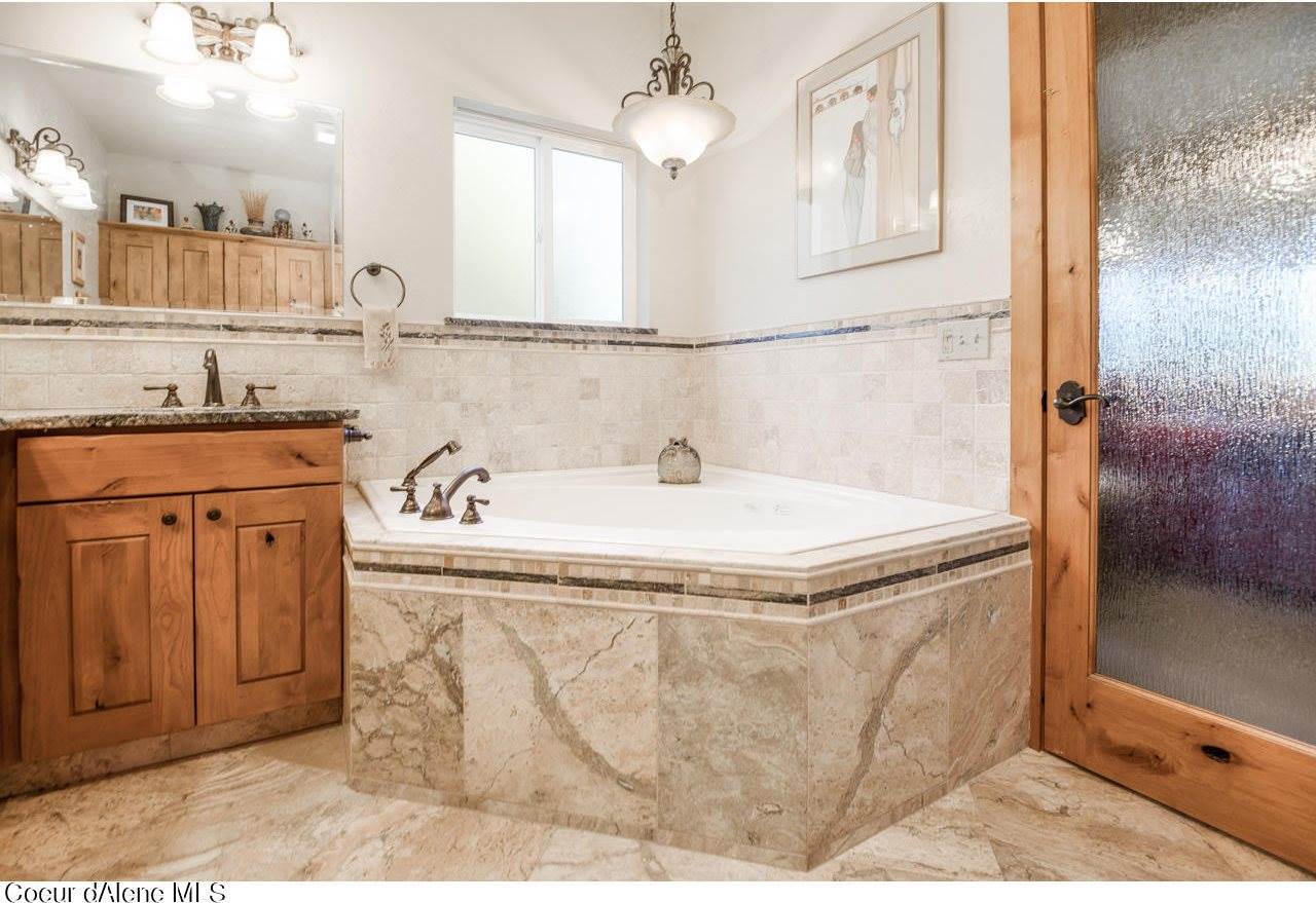 762 Geenen Rd., Cocolalla, ID 83813
