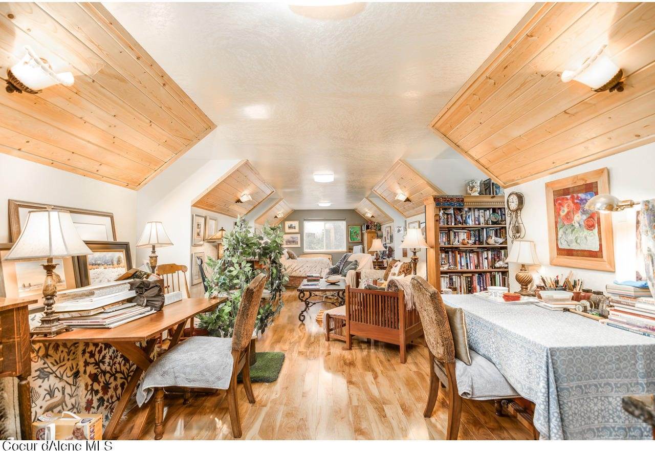 762 Geenen Rd., Cocolalla, ID 83813