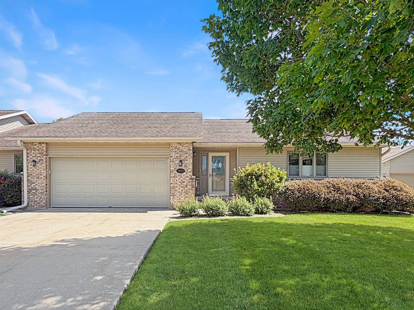 1909 Comanche Court, Freeport, IL 61032