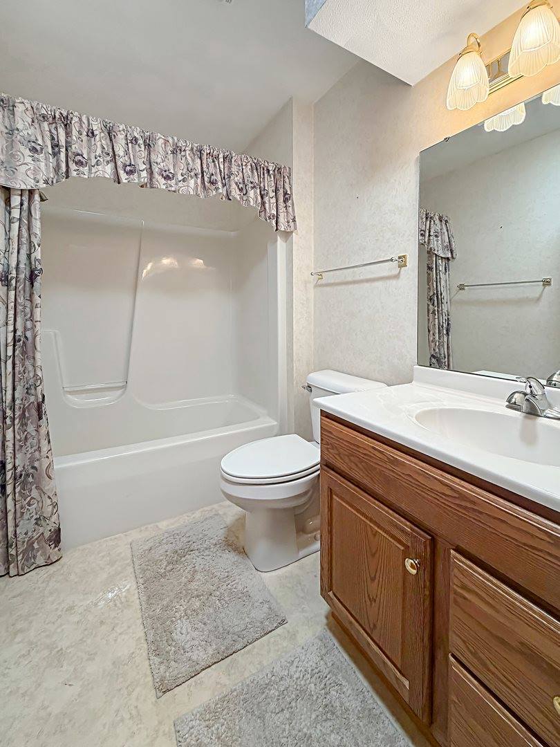 1909 Comanche Court, Freeport, IL 61032