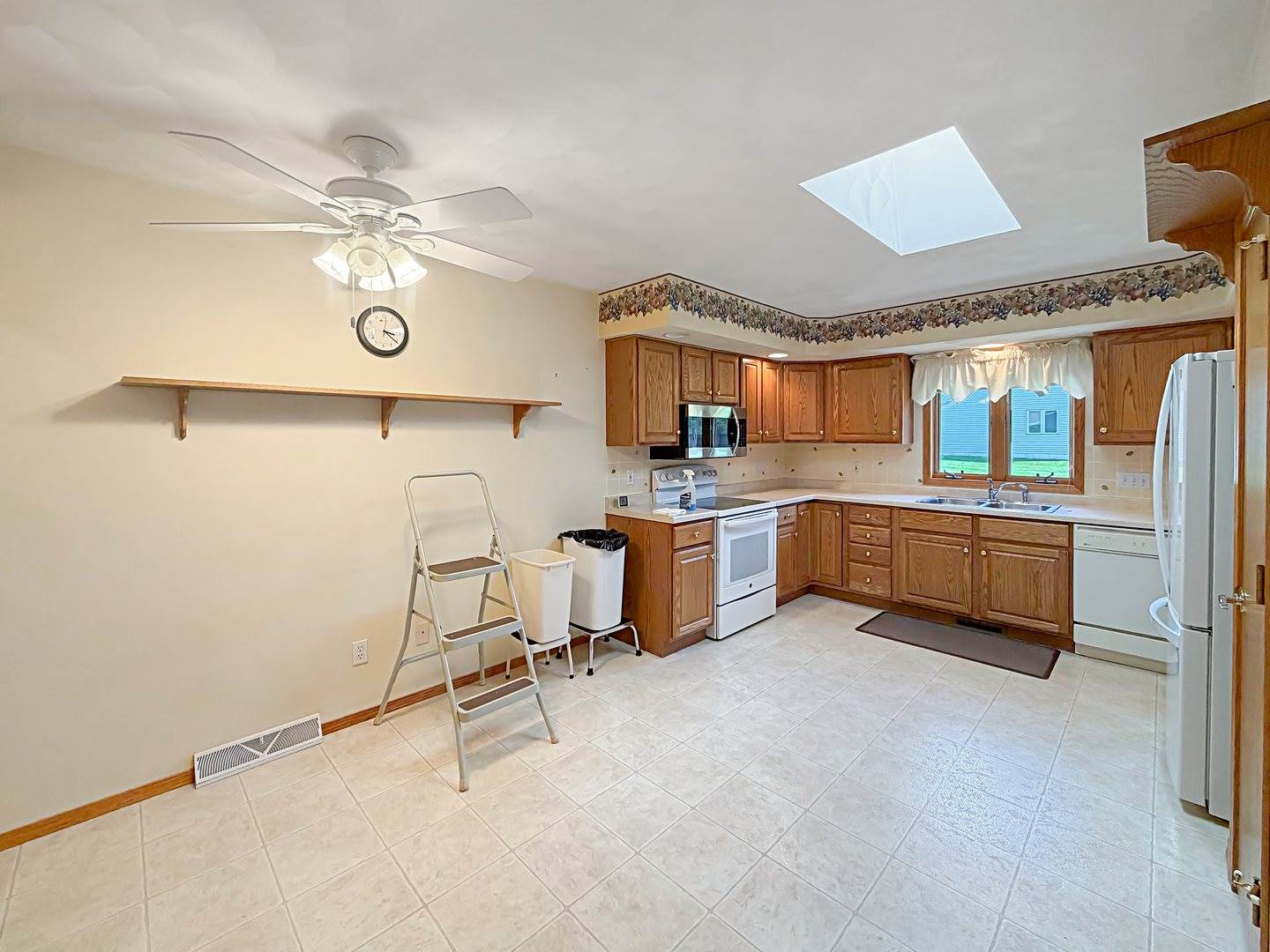1909 Comanche Court, Freeport, IL 61032