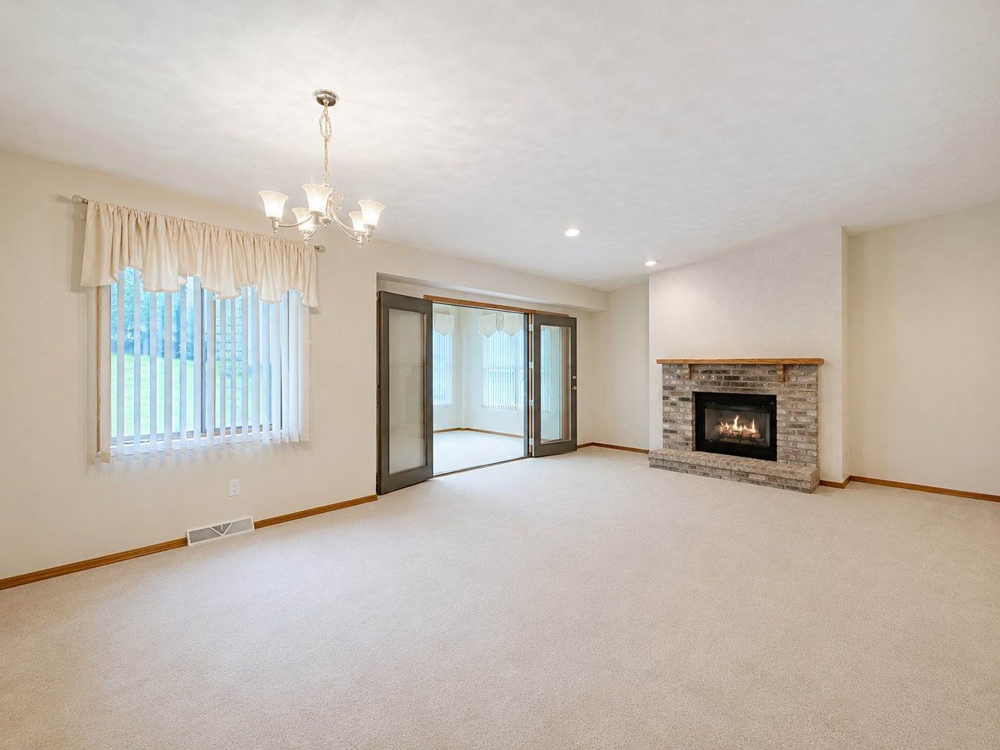 1909 Comanche Court, Freeport, IL 61032