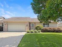 1909 Comanche Court, Freeport, IL 61032