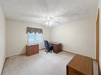 1909 Comanche Court, Freeport, IL 61032