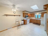 1909 Comanche Court, Freeport, IL 61032