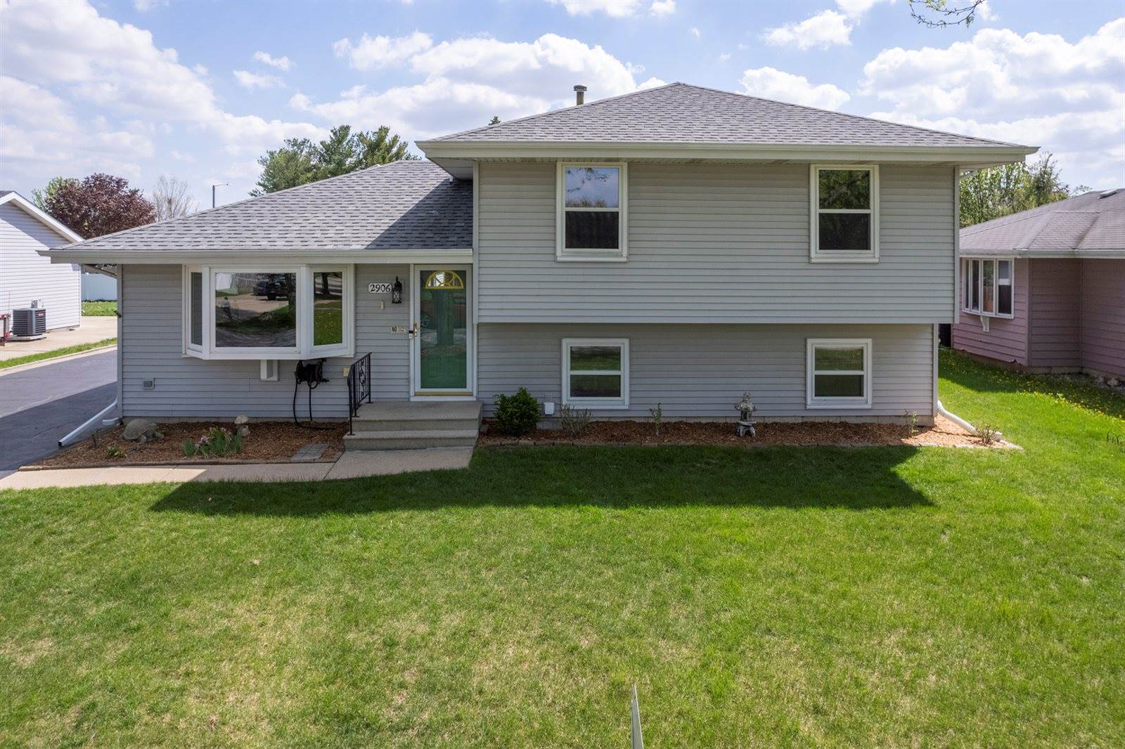 2906 Warren Dorris Drive, Joliet, IL 60435
