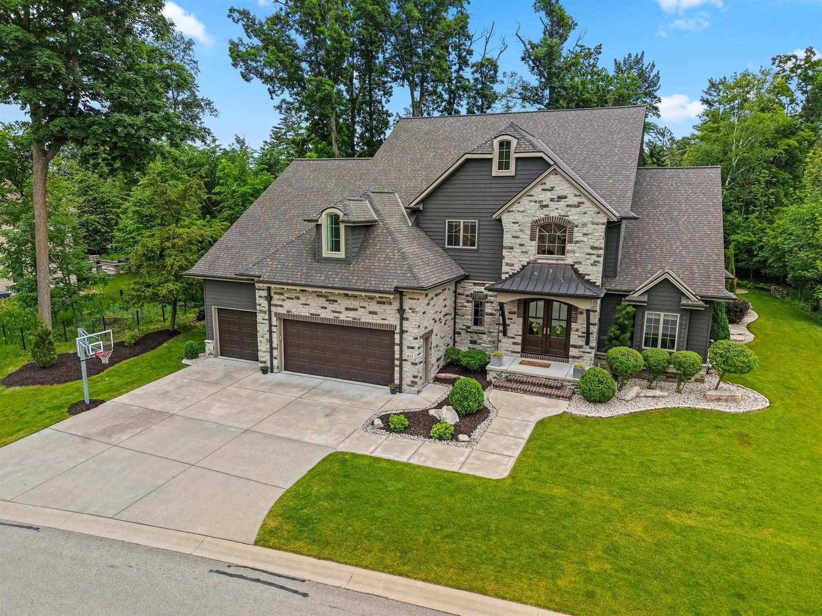 611 Marble Rock Circle, Green Bay, WI 54311
