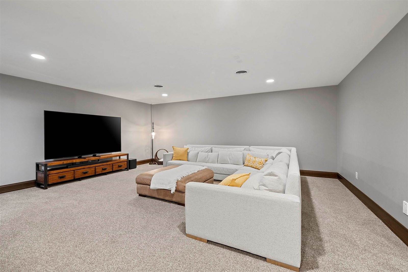 611 Marble Rock Circle, Green Bay, WI 54311