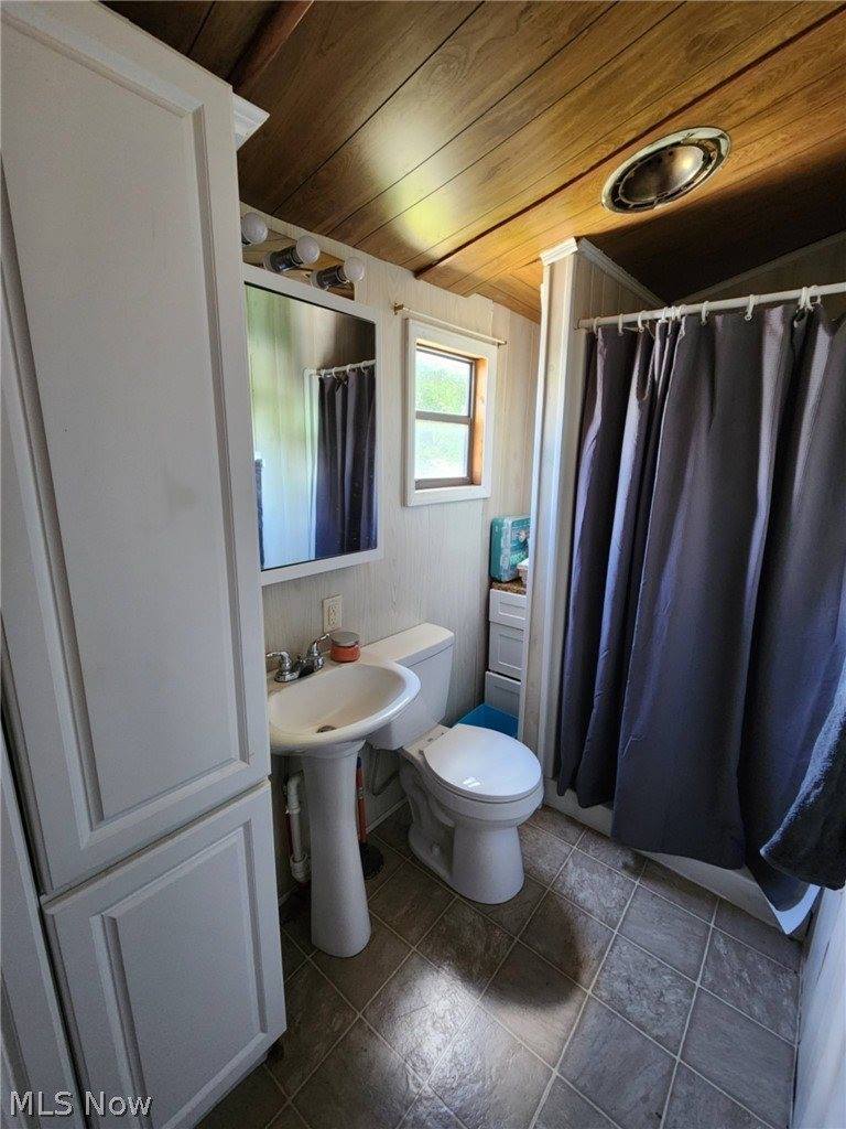 17875 Lashley Road, Senecaville, OH 43780