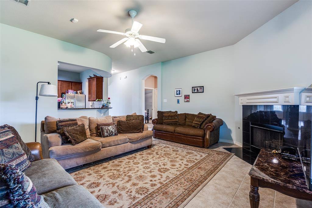 9204 Lockhart Drive, Arlington, TX 76002