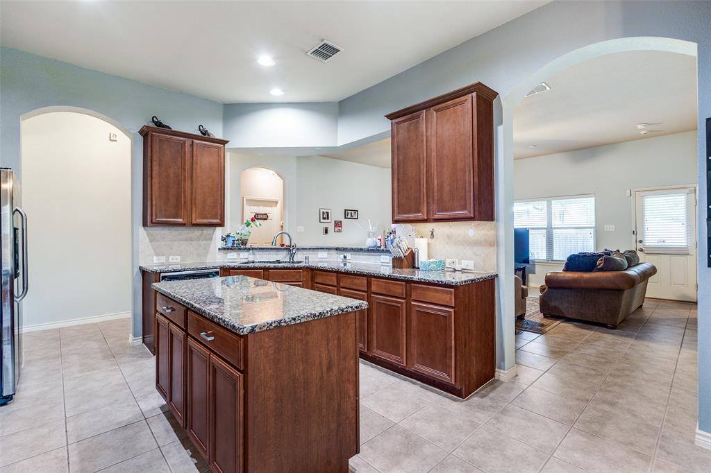 9204 Lockhart Drive, Arlington, TX 76002