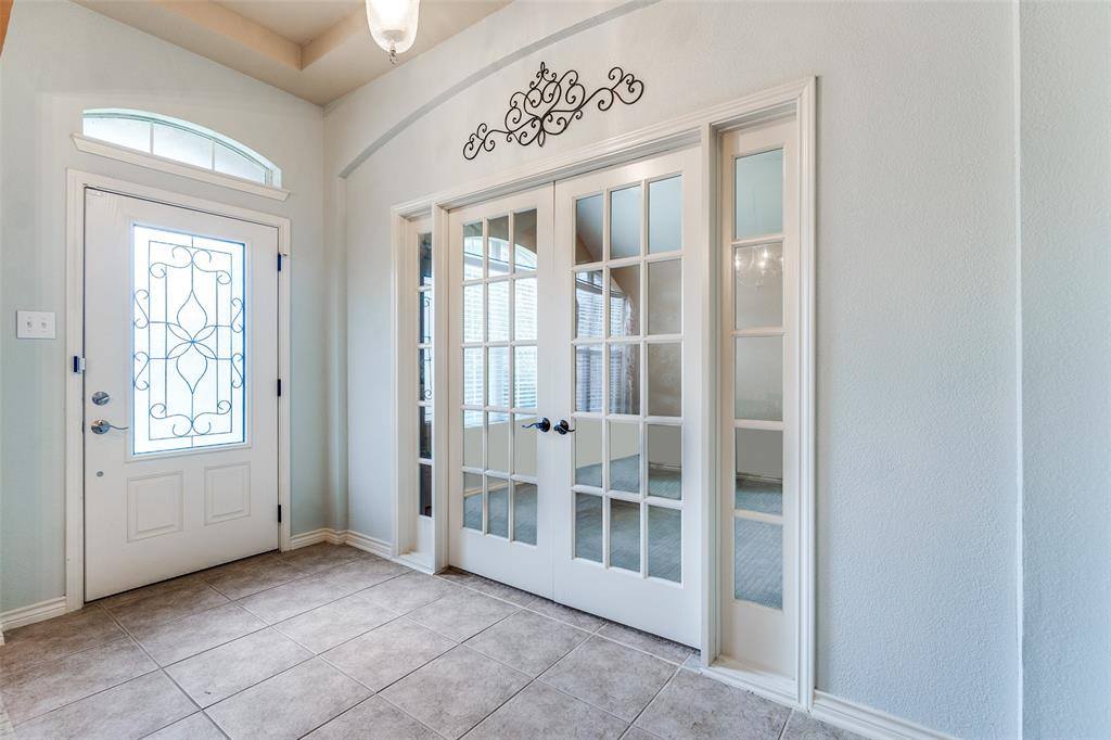 9204 Lockhart Drive, Arlington, TX 76002