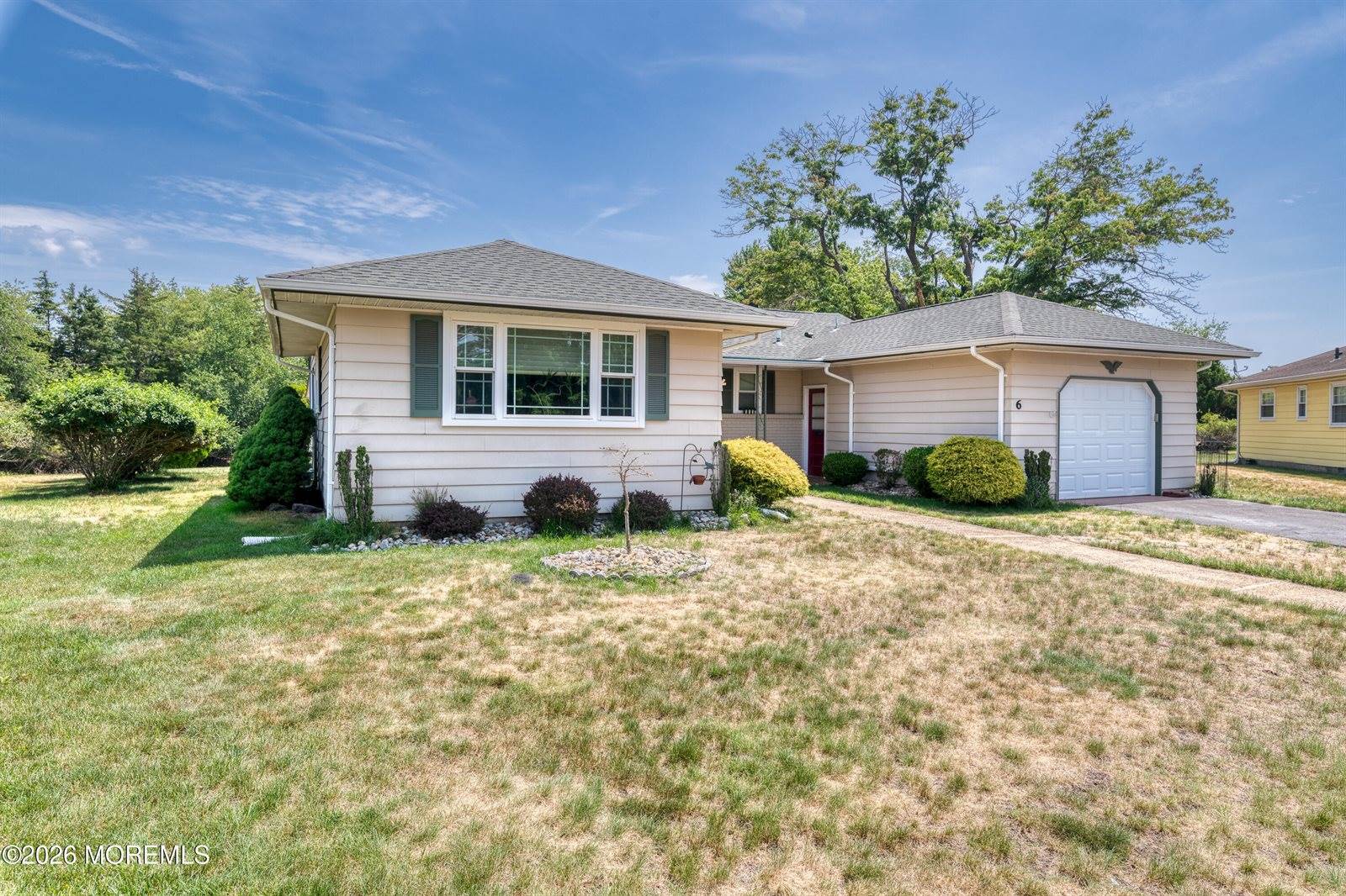 6 Carrazal Court, Toms River, NJ 08757