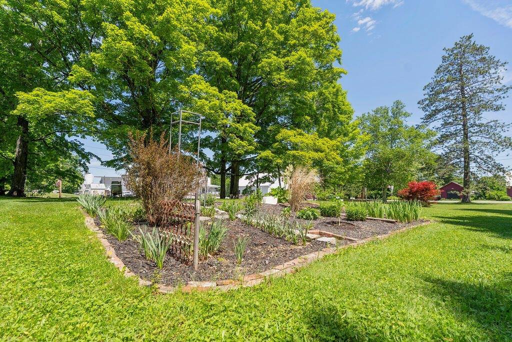 2 West Road, Abbot, ME 04406