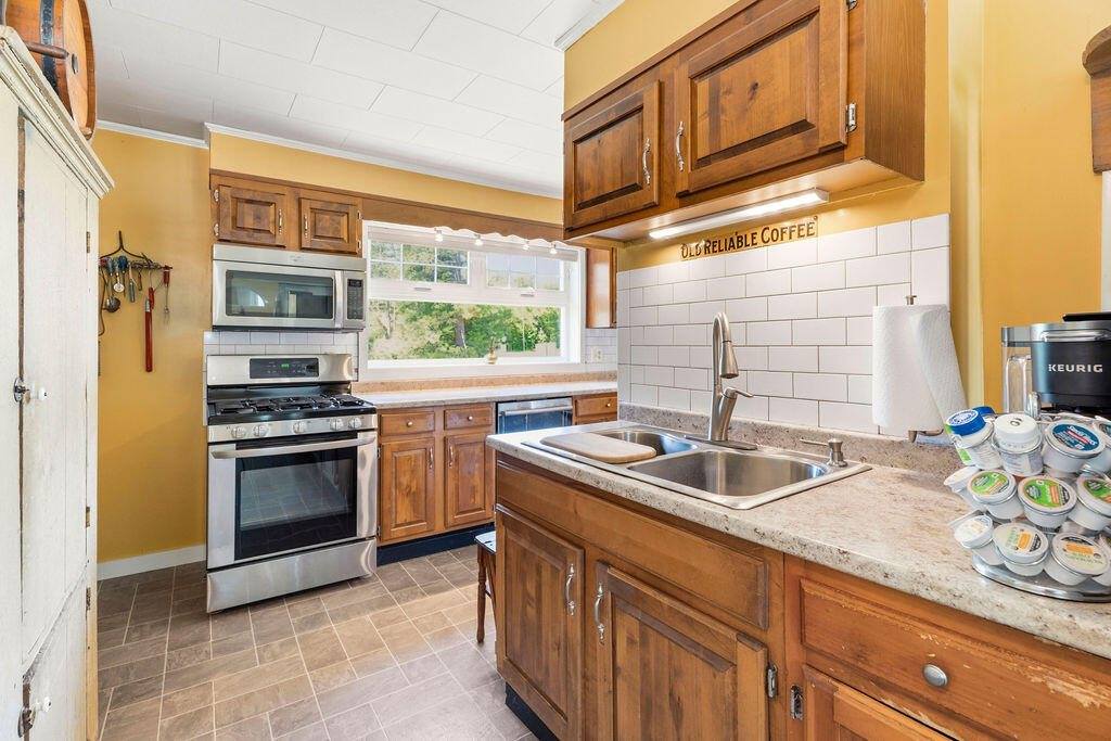 2 West Road, Abbot, ME 04406