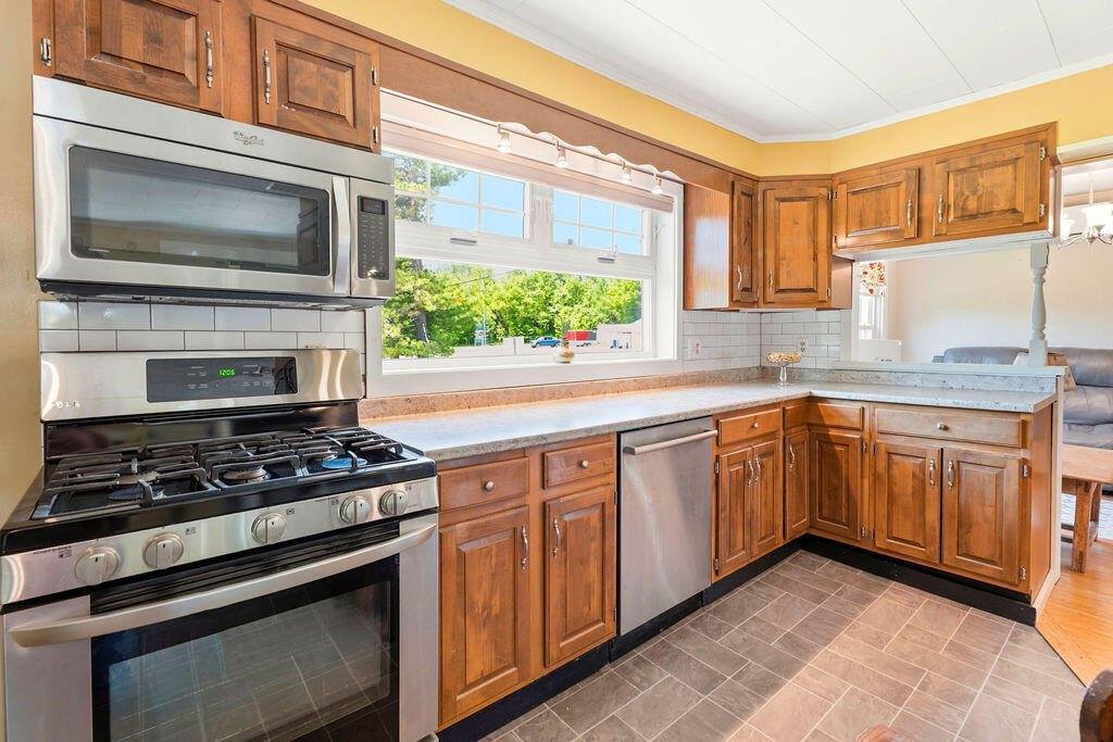 2 West Road, Abbot, ME 04406