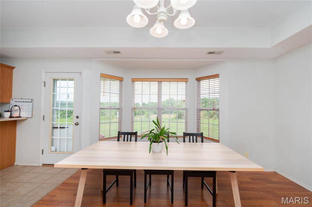 279 Carmel Valley Way, Saint Robert, MO 65584