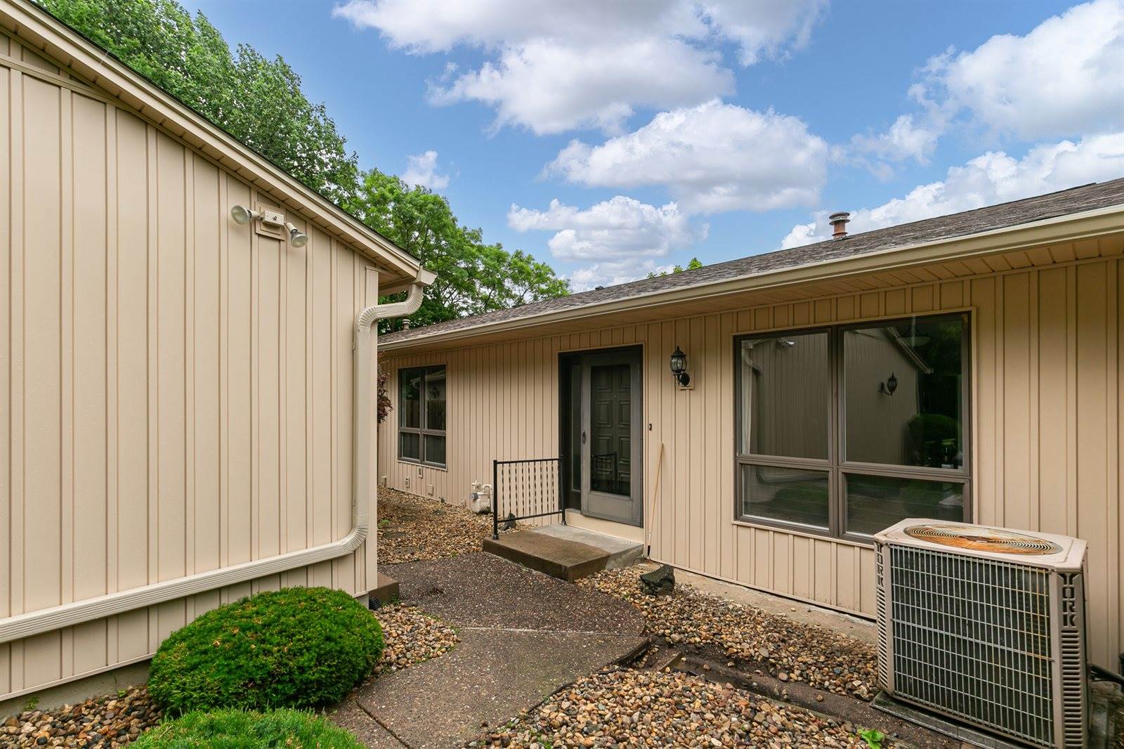 3362 Park 16th Street, Moline, IL 61265