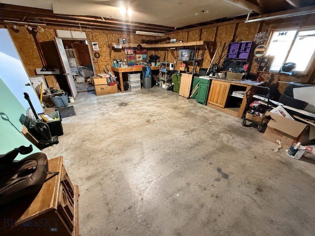 810 Golden West Drive, Belgrade, MT 59714