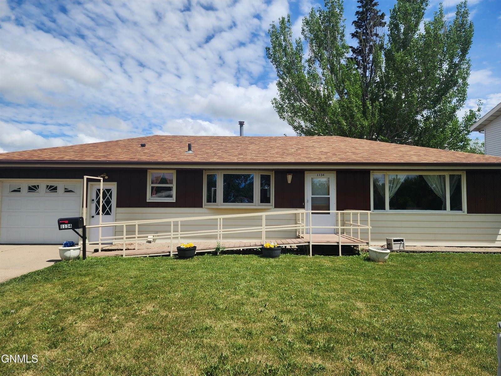 1134 Summit Boulevard, Bismarck, ND 58504