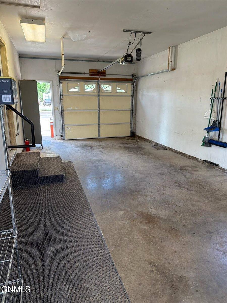 1134 Summit Boulevard, Bismarck, ND 58504