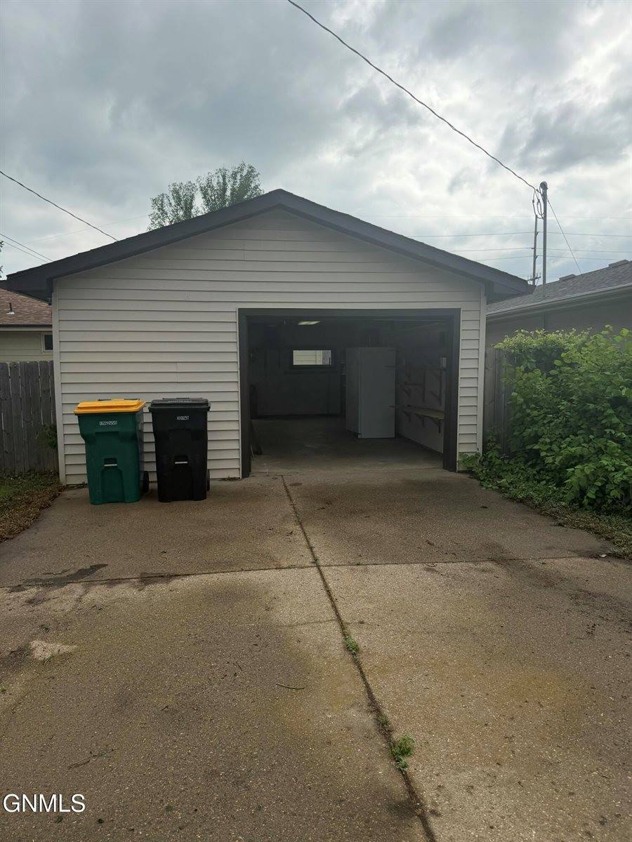 1134 Summit Boulevard, Bismarck, ND 58504