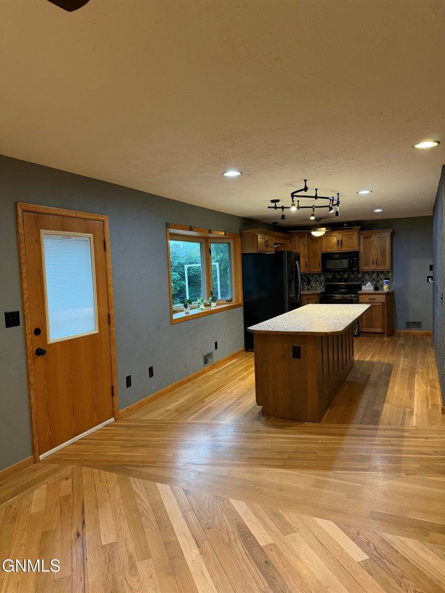 1134 Summit Boulevard, Bismarck, ND 58504