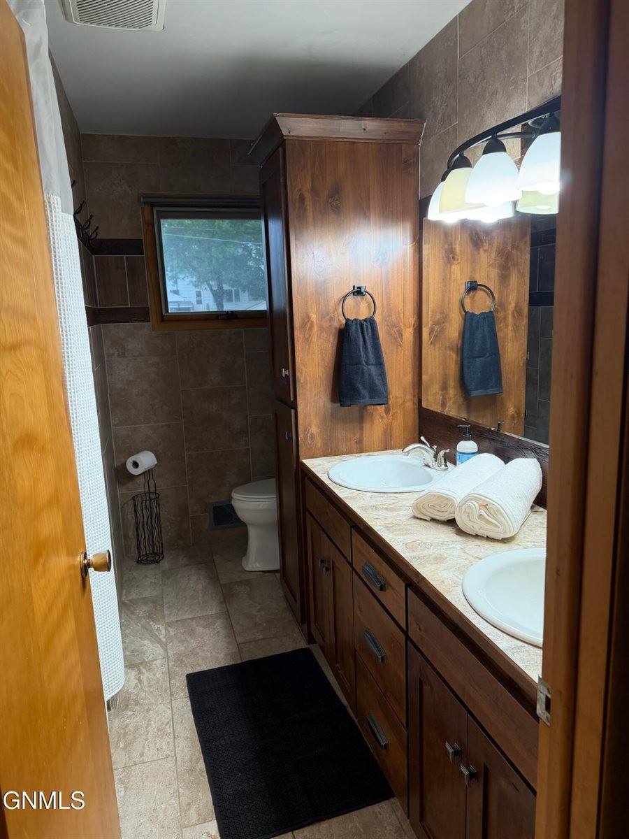 1134 Summit Boulevard, Bismarck, ND 58504