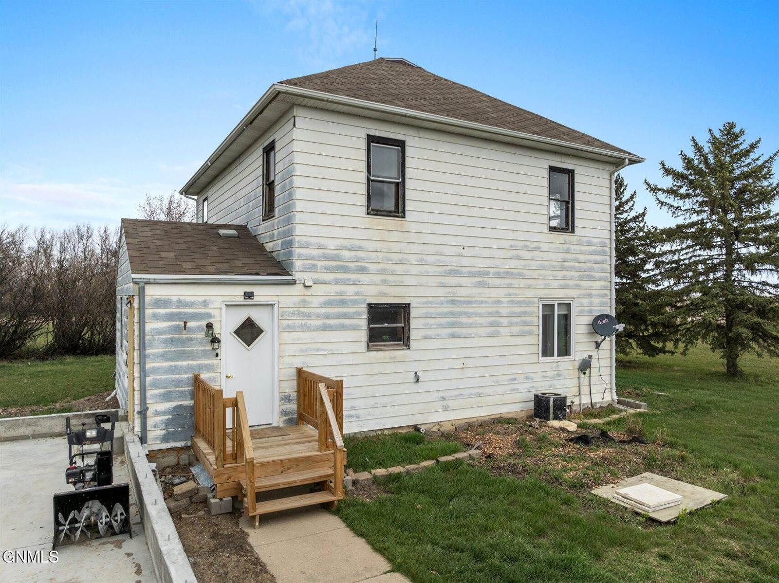 333 3rd Street West, Ross, ND 58776