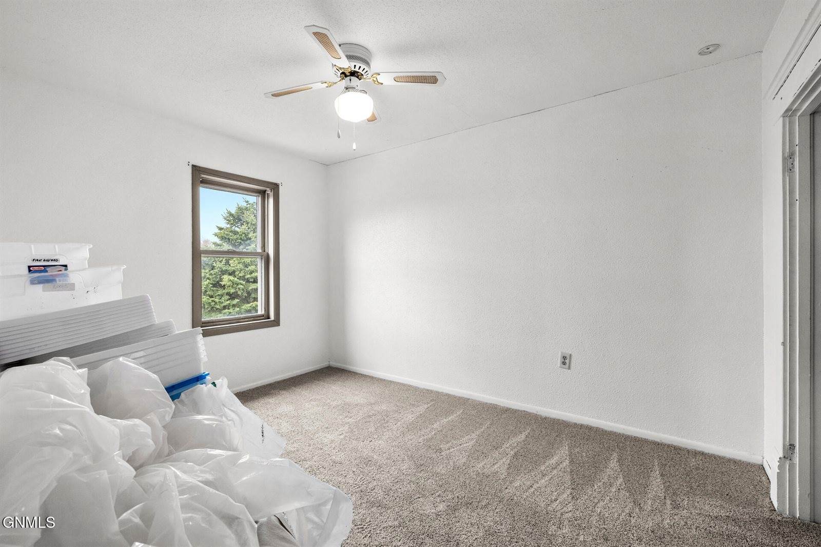 333 3rd Street West, Ross, ND 58776