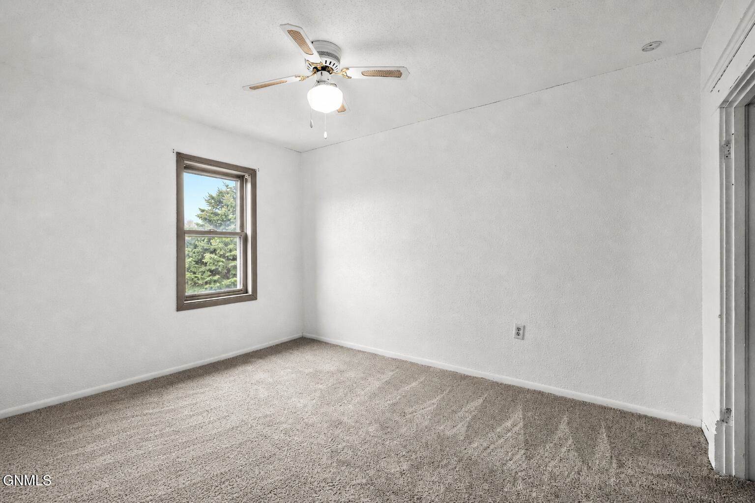 333 3rd Street West, Ross, ND 58776