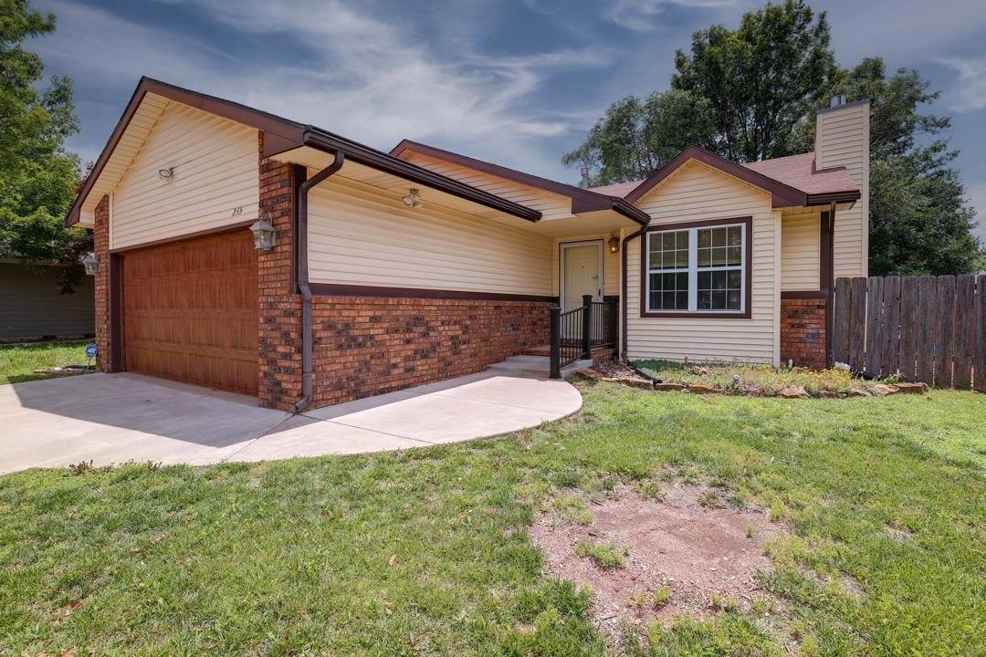 235 West Rosewood Lane, Derby, KS 67037