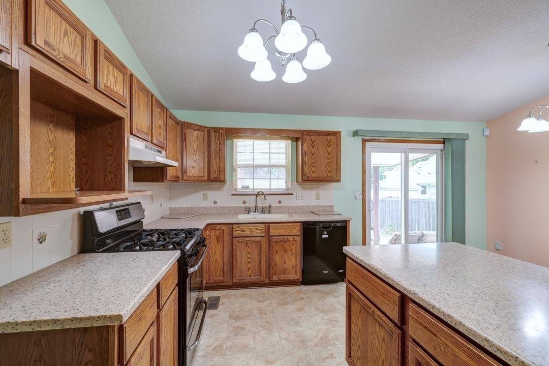 235 West Rosewood Lane, Derby, KS 67037