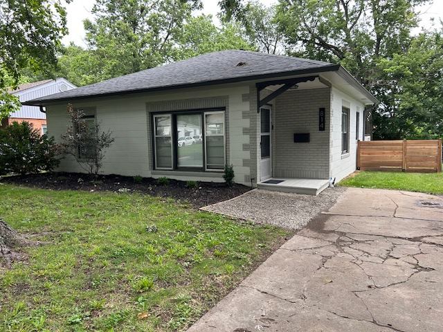 814 SW Orleans St, Topeka, KS 66606