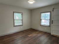 814 SW Orleans St, Topeka, KS 66606
