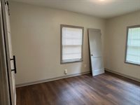 814 SW Orleans St, Topeka, KS 66606