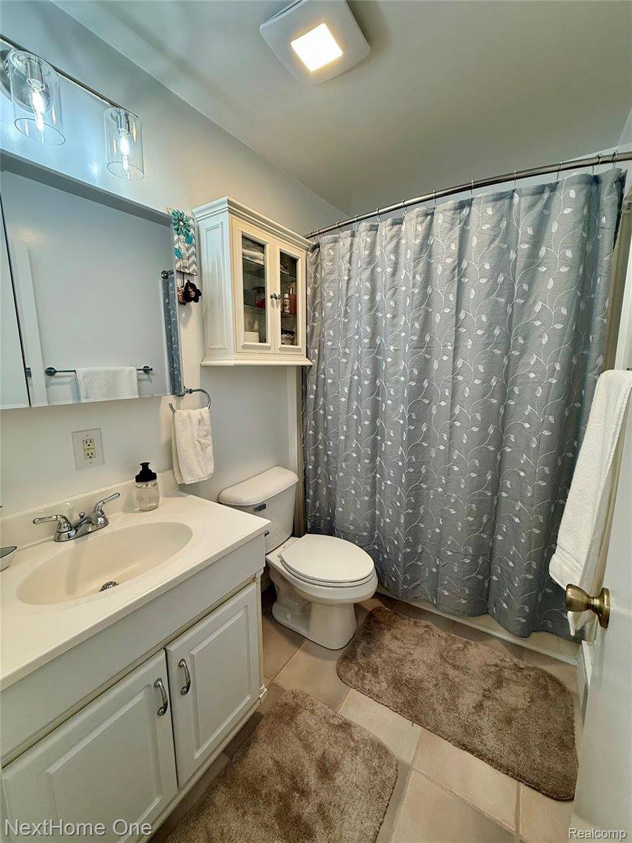 734-736 Briarcliff Road, Jackson, MI 49203