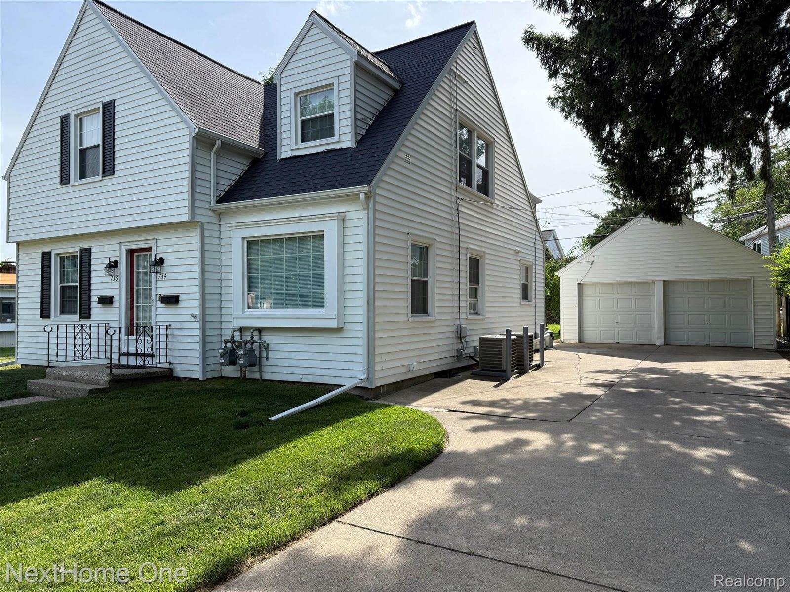 734-736 Briarcliff Road, Jackson, MI 49203