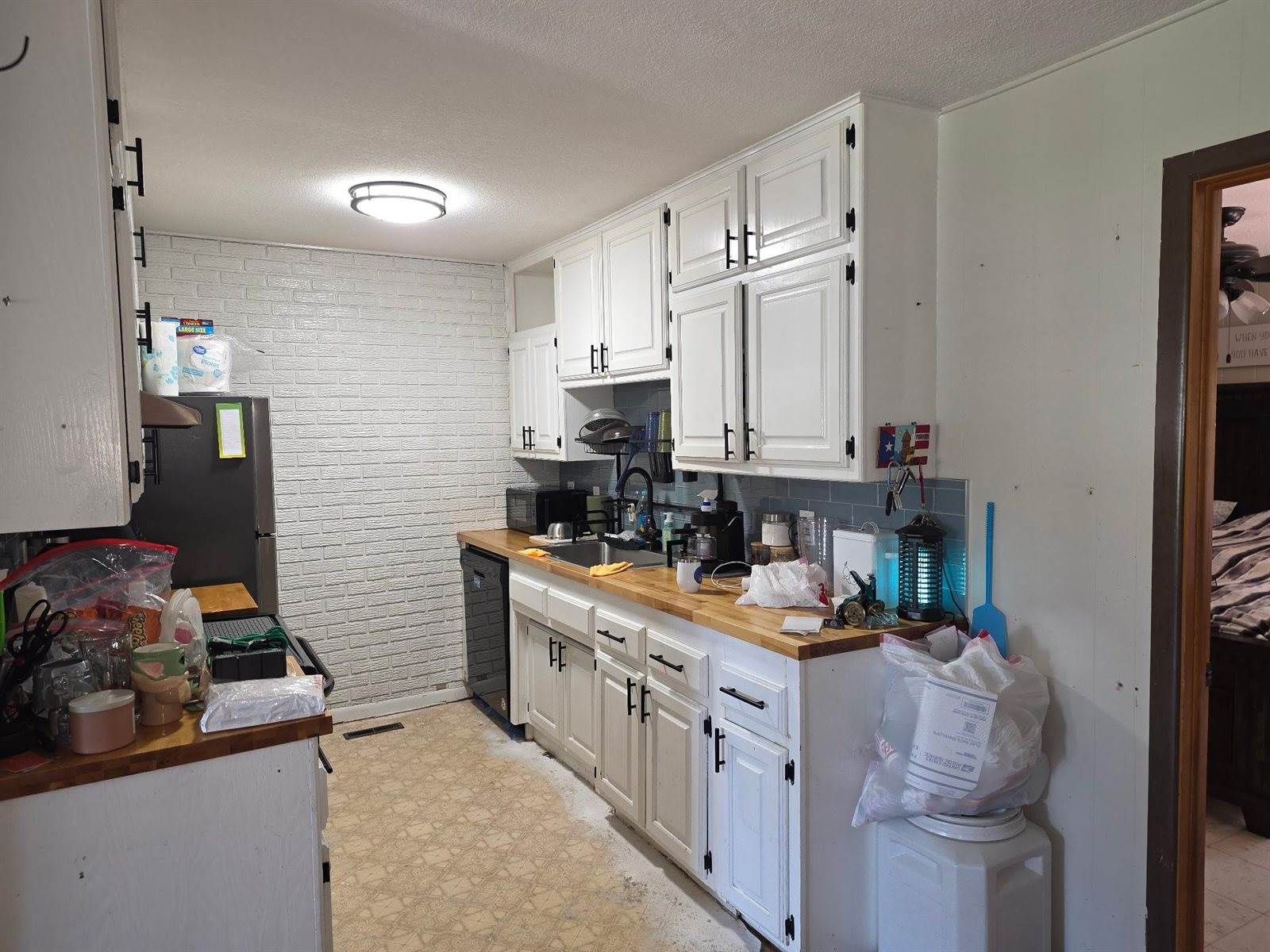 1407 East Crowley St, Wichita, KS 67216