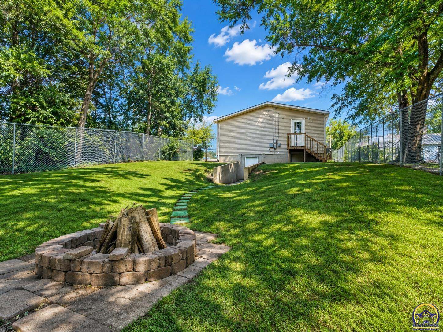 420 SE 34th ST, Topeka, KS 66605