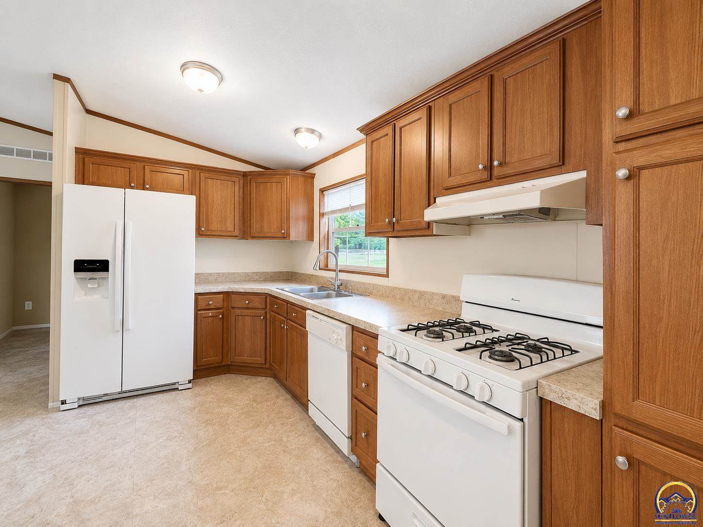 420 SE 34th ST, Topeka, KS 66605