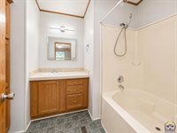 420 SE 34th ST, Topeka, KS 66605