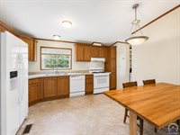 420 SE 34th ST, Topeka, KS 66605